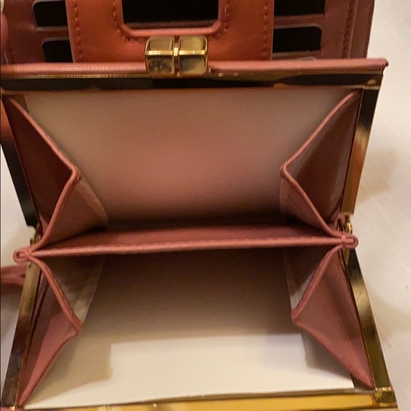 CHANEL VTG PINK CHOCOLATE BAR WRISTLET WALLET BAG BARBIECORE ⭐️⭐️⭐️⭐️⭐️ - Picture 12 of 15